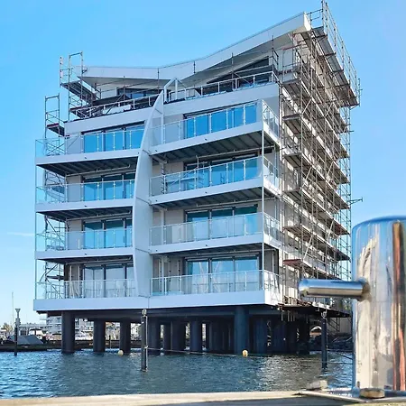 Apartment 5 Star In *